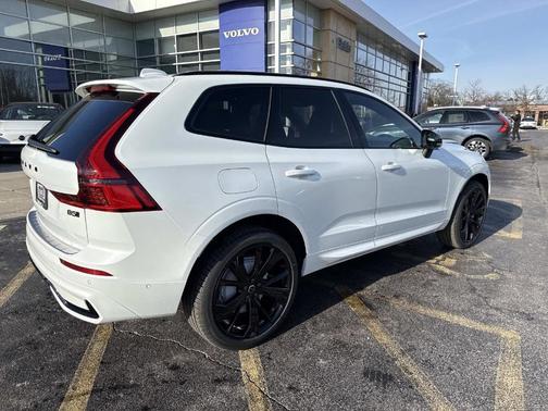 2026 Volvo XC60 B5 Ultra Black Edition