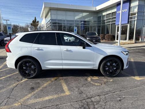 2026 Volvo XC60 B5 Ultra Black Edition