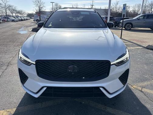 2026 Volvo XC60 B5 Ultra Black Edition