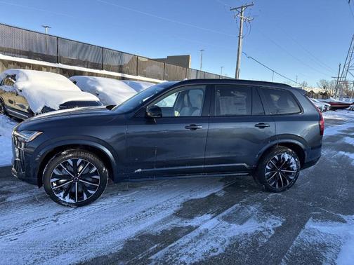 2026 Volvo XC90 B6 Ultra Dark Theme 7-Seater