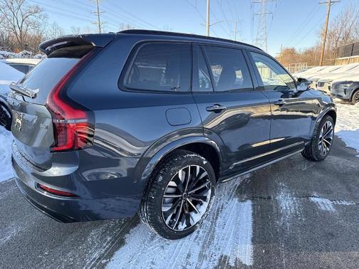 2026 Volvo XC90 B6 Ultra Dark Theme 7-Seater