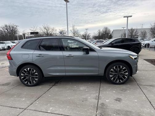 2026 Volvo XC60 B5 Ultra