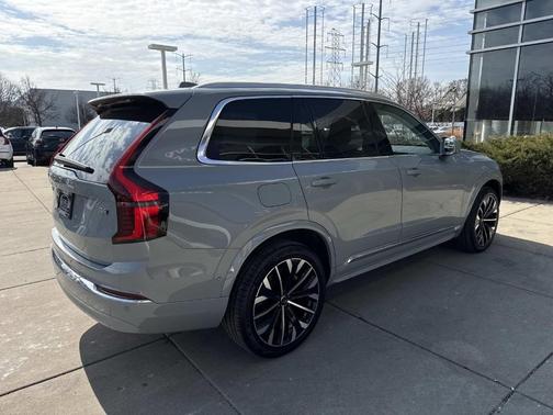 2025 Volvo XC90 B6 Plus 7-Seater