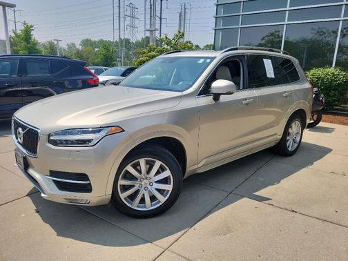 2016 Volvo XC90 T6 Momentum