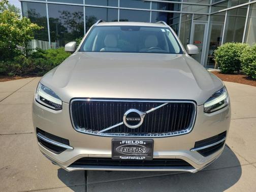 2016 Volvo XC90 T6 Momentum