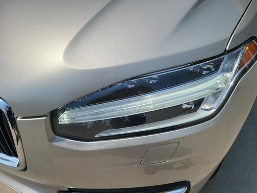 2016 Volvo XC90 T6 Momentum