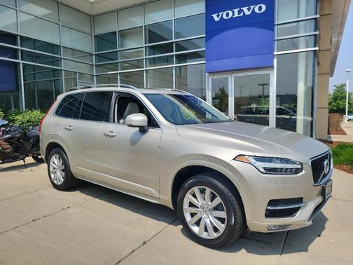 2016 Volvo XC90 T6 Momentum