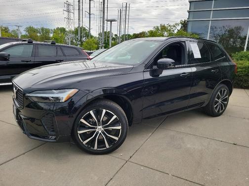 2024 Volvo XC60 B5 Plus Dark Theme