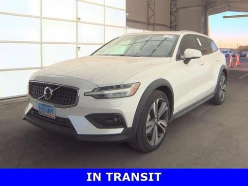 2025 Volvo V60 Cross Country B5 Plus