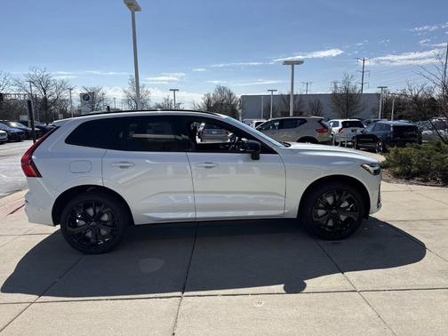 Crystal White 2026 Volvo XC60 B5 Ultra Black Edition