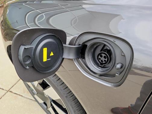 2025 Volvo XC60 Plug-In Hybrid T8 Plus