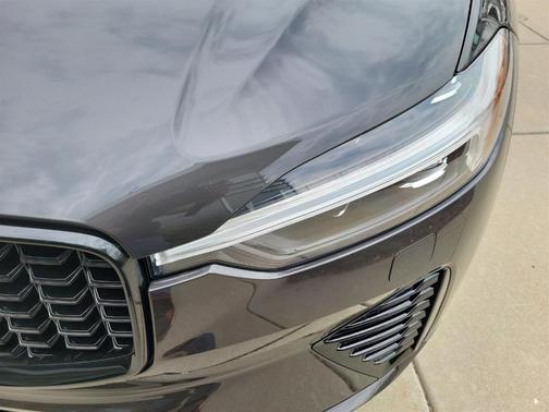 2025 Volvo XC60 Plug-In Hybrid T8 Plus