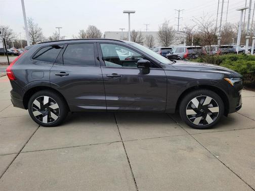 2025 Volvo XC60 Plug-In Hybrid T8 Plus