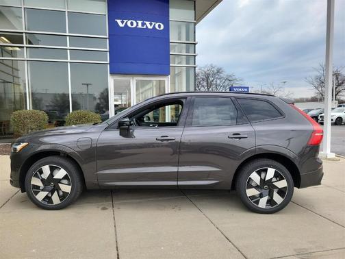 2025 Volvo XC60 Plug-In Hybrid T8 Plus