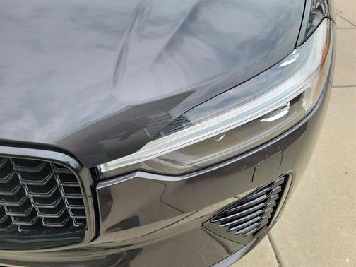 2025 Volvo XC60 Plug-In Hybrid T8 Plus