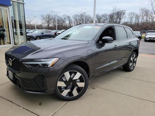2025 Volvo XC60 Plug-In Hybrid T8 Plus