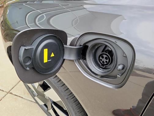 2025 Volvo XC60 Plug-In Hybrid T8 Plus