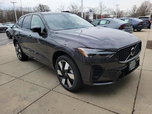 2025 Volvo XC60 Plug-In Hybrid T8 Plus
