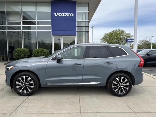 Thunder Gray Metallic 2023 Volvo XC60 B5 Plus Bright Theme