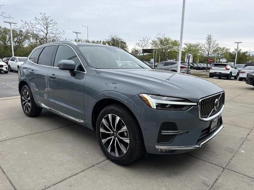Thunder Gray Metallic 2023 Volvo XC60 B5 Plus Bright Theme