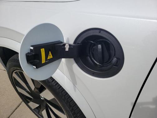 2023 Volvo XC90 Recharge Plug-In Hybrid T8 Ultimate Bright Theme 7-Seater