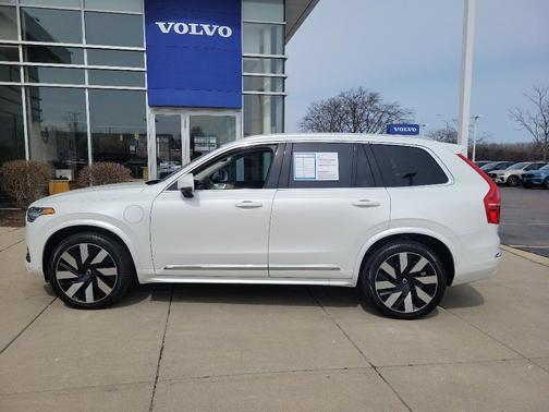 2023 Volvo XC90 Recharge Plug-In Hybrid T8 Ultimate Bright Theme 7-Seater