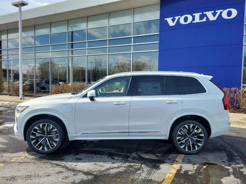 2025 Volvo XC90 Plug-In Hybrid T8 Plus 7-Seater