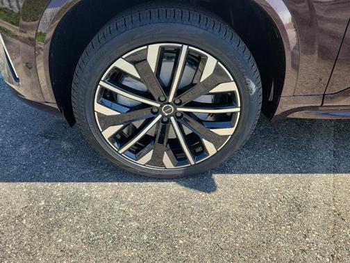 2025 Volvo XC90 Plug-In Hybrid T8 Plus 7-Seater