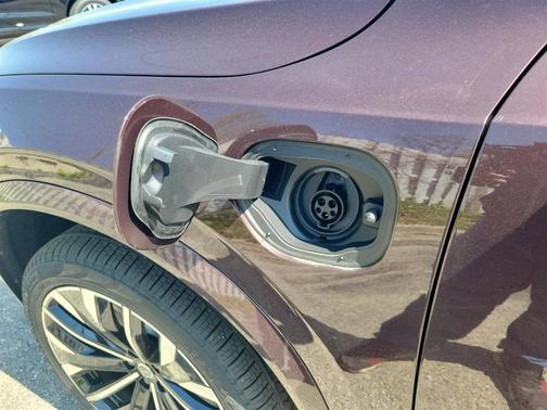 2025 Volvo XC90 Plug-In Hybrid T8 Plus 7-Seater