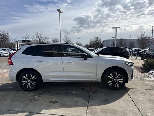 2025 Volvo XC60 B5 Core