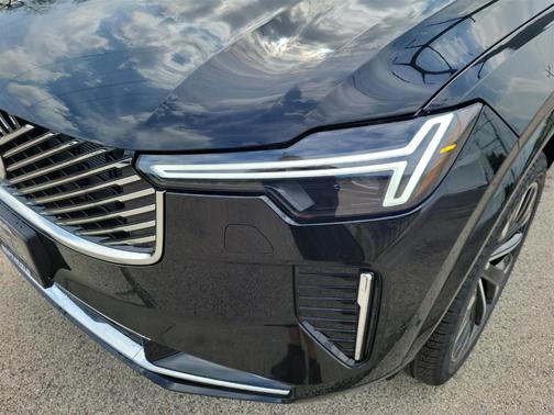 2025 Volvo XC90 B6 Plus 7-Seater