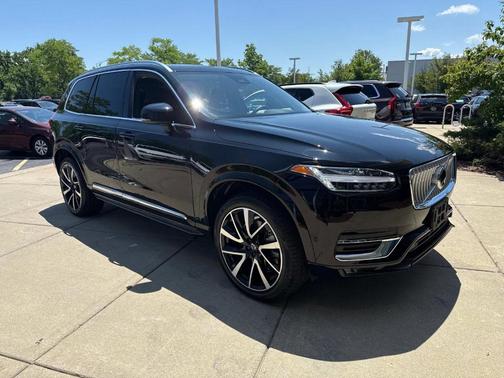 2024 Volvo XC90 B6 Plus Bright Theme 7-Seater