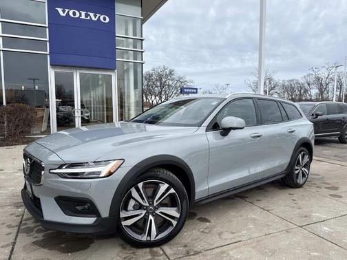 2025 Volvo V60 Cross Country B5 Plus