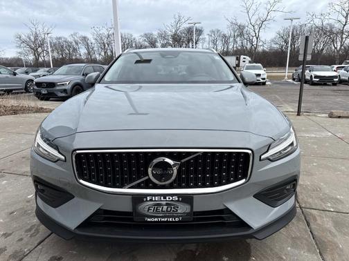 2025 Volvo V60 Cross Country B5 Plus