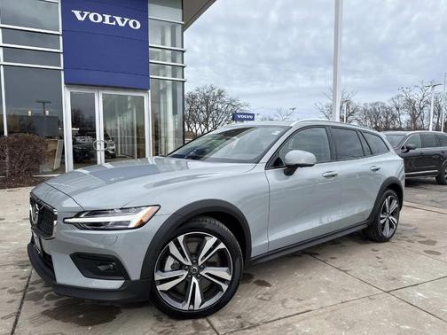 2025 Volvo V60 Cross Country B5 Plus