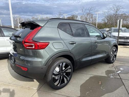 2026 Volvo XC40 B5 Ultra