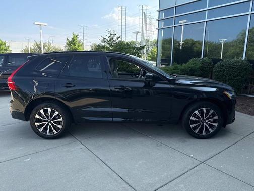 2023 Volvo XC60 B5 Plus Dark Theme