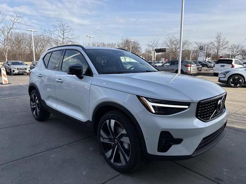 2026 Volvo XC40 B5 Ultra