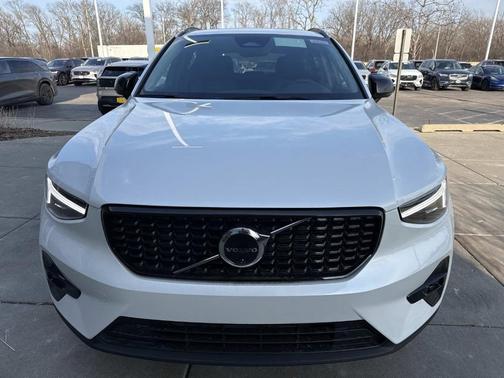 2026 Volvo XC40 B5 Ultra