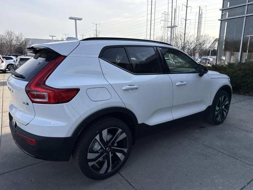 2026 Volvo XC40 B5 Ultra