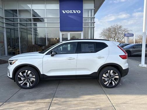 2026 Volvo XC40 B5 Ultra