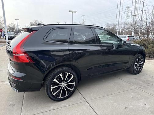2024 Volvo XC60 B5 Plus Dark Theme