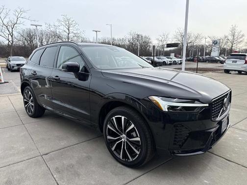 2024 Volvo XC60 B5 Plus Dark Theme