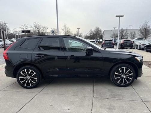 2024 Volvo XC60 B5 Plus Dark Theme