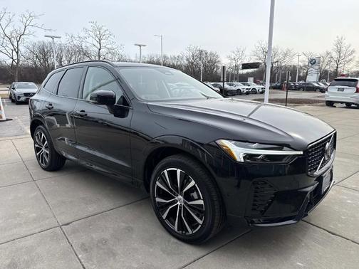 2024 Volvo XC60 B5 Plus Dark Theme