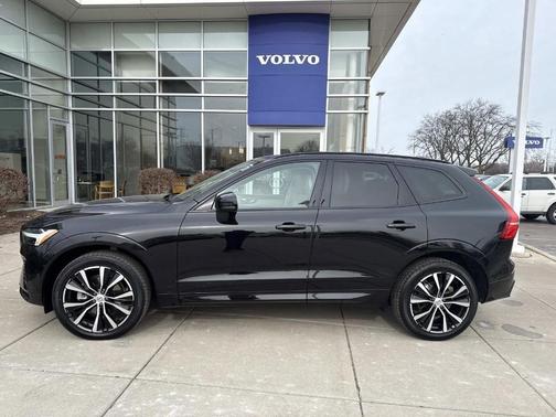 2024 Volvo XC60 B5 Plus Dark Theme