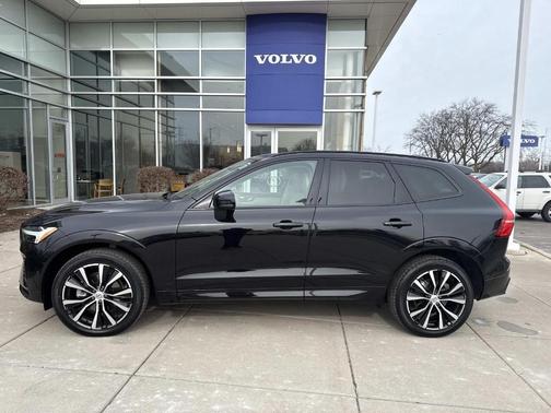 2024 Volvo XC60 B5 Plus Dark Theme