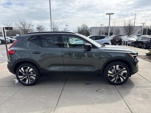 2026 Volvo XC40 B5 Ultra