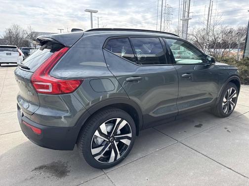 2026 Volvo XC40 B5 Ultra