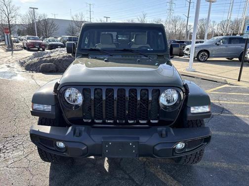 2022 Jeep Gladiator Sport
